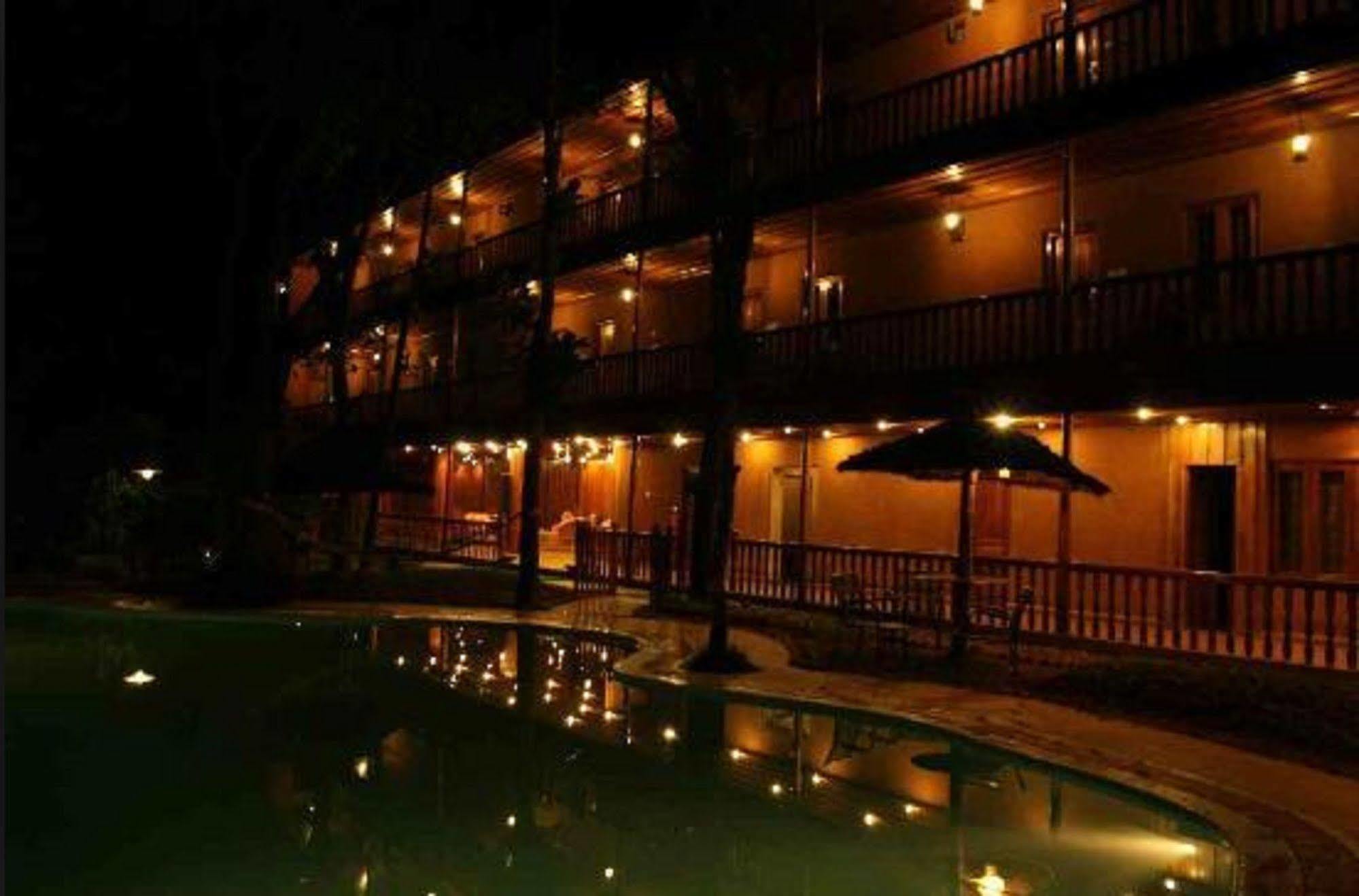 Woods N Spice - Thekkady Hotel Kumily Екстериор снимка